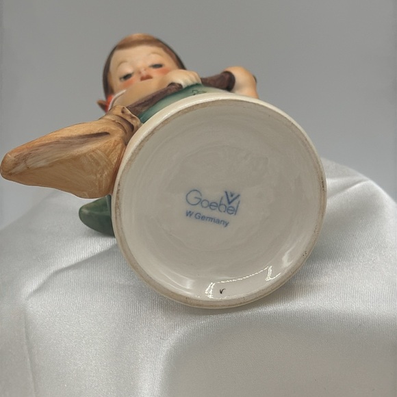 Charming Hummel Figurine with Orange and Blue Accents. #171, “Little Sweeper” - Picture 4 of 5